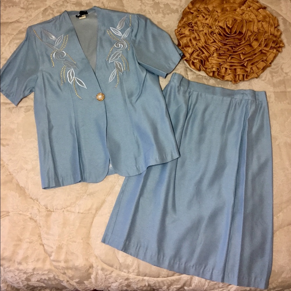 👓Matching blouse & skirt